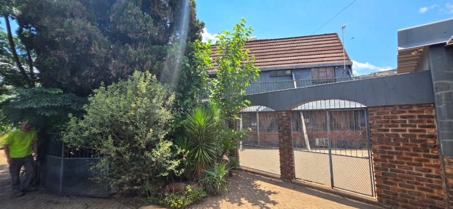 6 Bedroom Property for Sale in Wilkeville North West